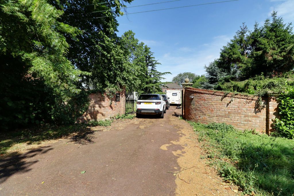 Property photo 3 of 23
