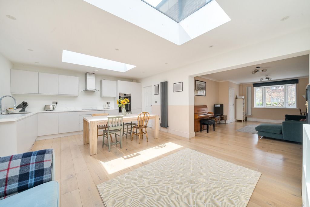 Property photo 2 of 12 1-6A4Ca74514133-1...