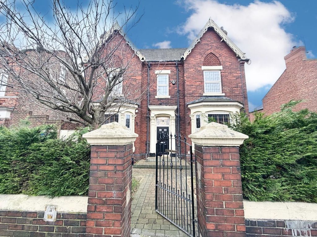 Property photo 2 of 21 External