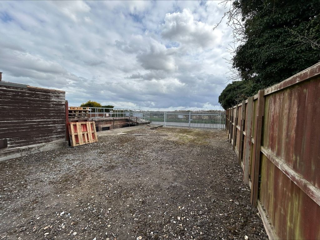 Property photo 3 of 8 Picture No. 02