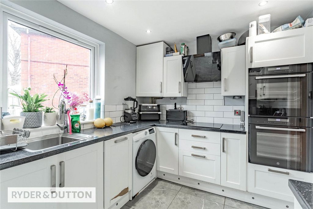 Property photo 3 of 21 Kitchen