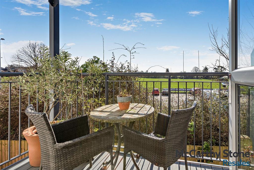 Property photo 3 of 21 Balcony