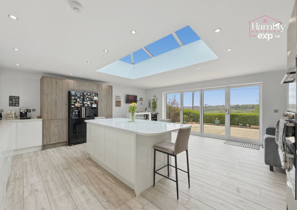 Additional image 9 of 6 bed semi-detached house for salePenrhiw Avenue, Oakdale, Blackwood NP12