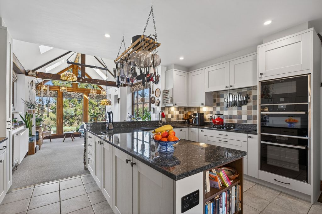 Property photo 3 of 33