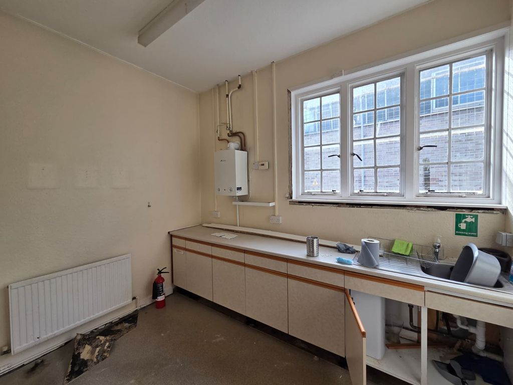 Property photo 2 of 6 Kitchen