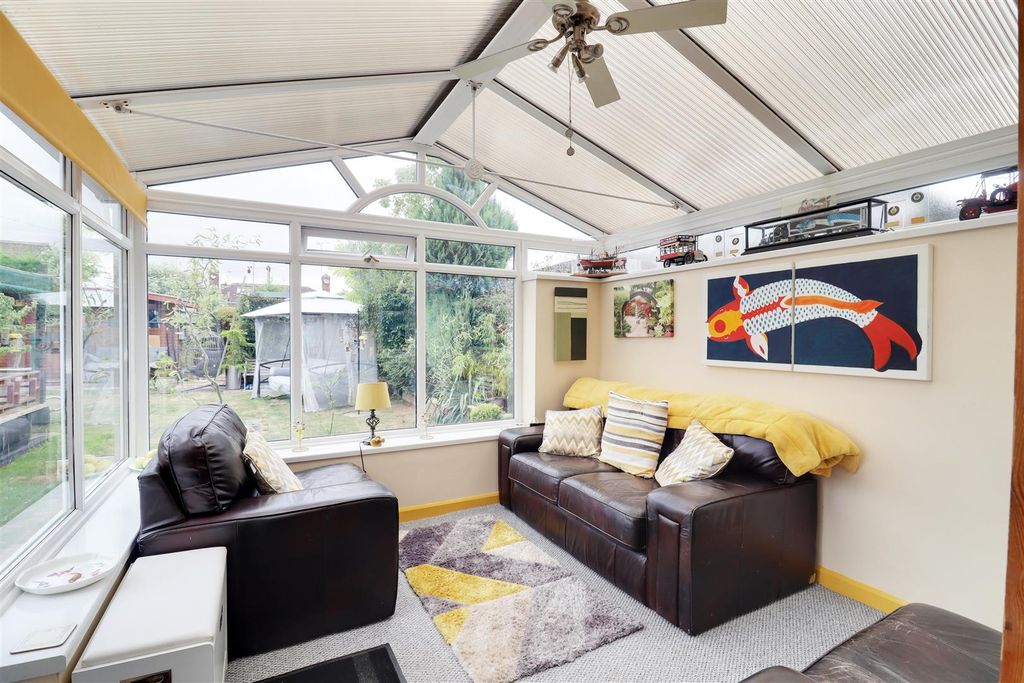 Property photo 2 of 20 Conservatory