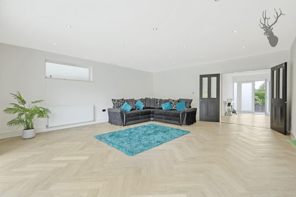 Property photo 2 of 34