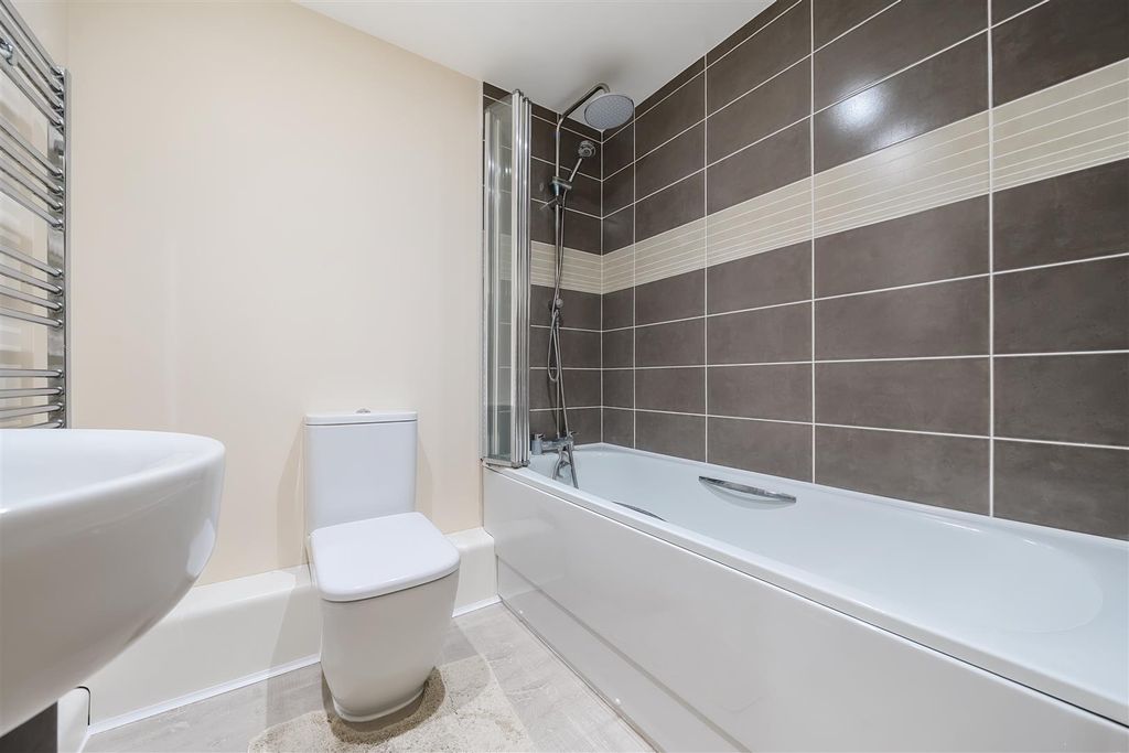 Property photo 3 of 17 1330931-4-6880F79Be9c81.Jpg