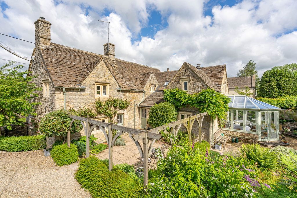 Property photo 1 of 25