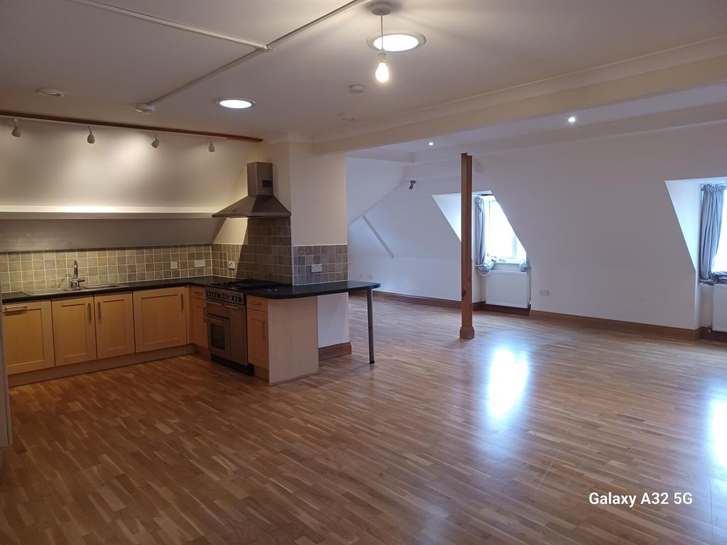 Property photo 3 of 14 Kitchen