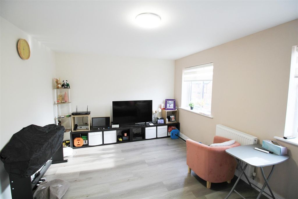 Property photo 3 of 15 Lounge,.Jpg