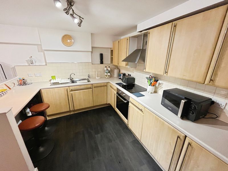 Property photo 3 of 14 Kitchen