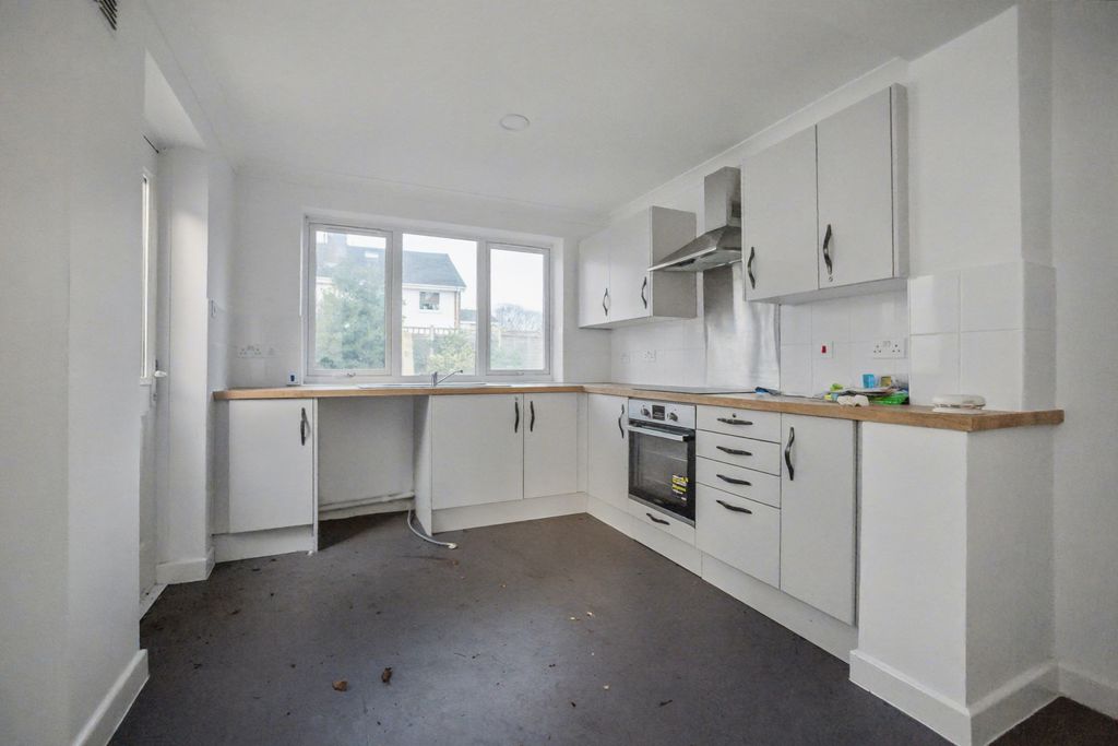 Property photo 3 of 19 86 Long Catlis Road, Gillingham, Kent, Me8 9Ta