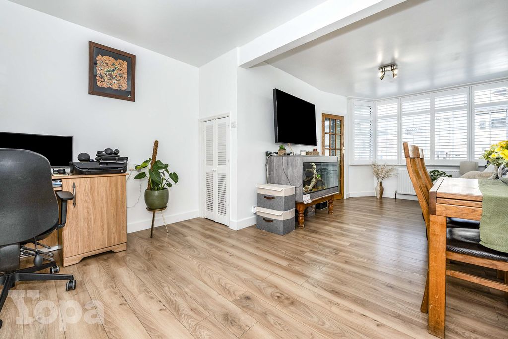 Property photo 3 of 14 Photo #3