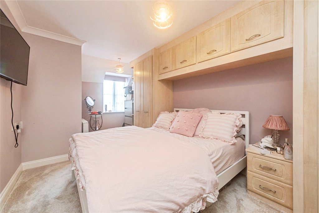 Property photo 3 of 16 Bedroom