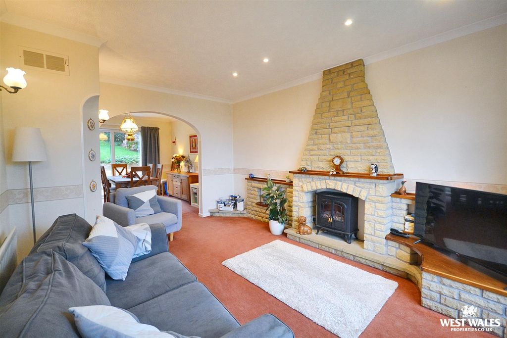 Property photo 3 of 20 Living Room