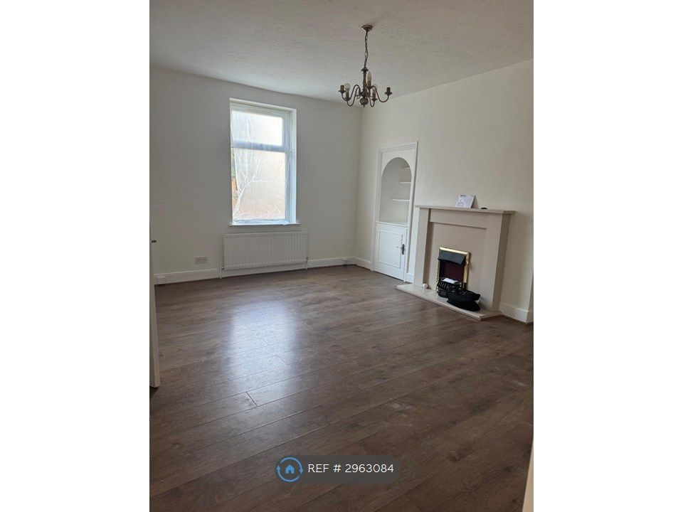 Property photo 1 of 9 Living Room
