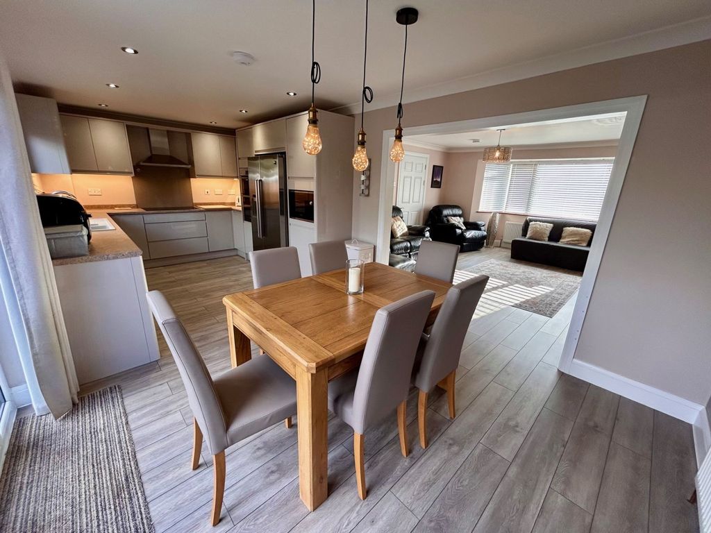 Property photo 2 of 31