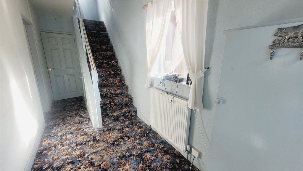Property photo 2 of 14 Hallway