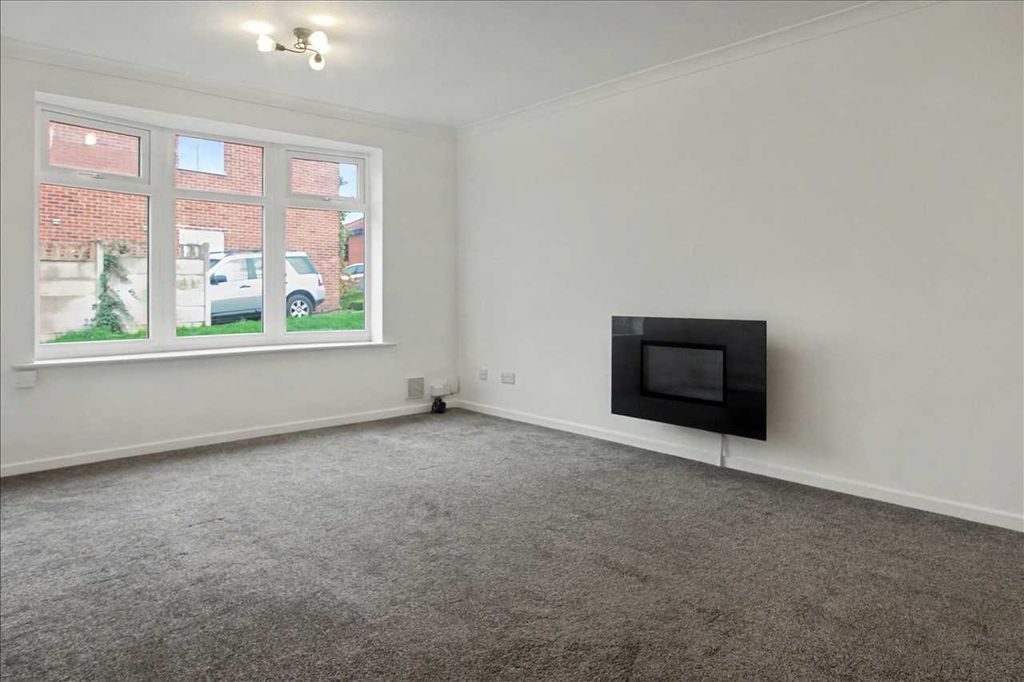 Property photo 2 of 16 Lounge