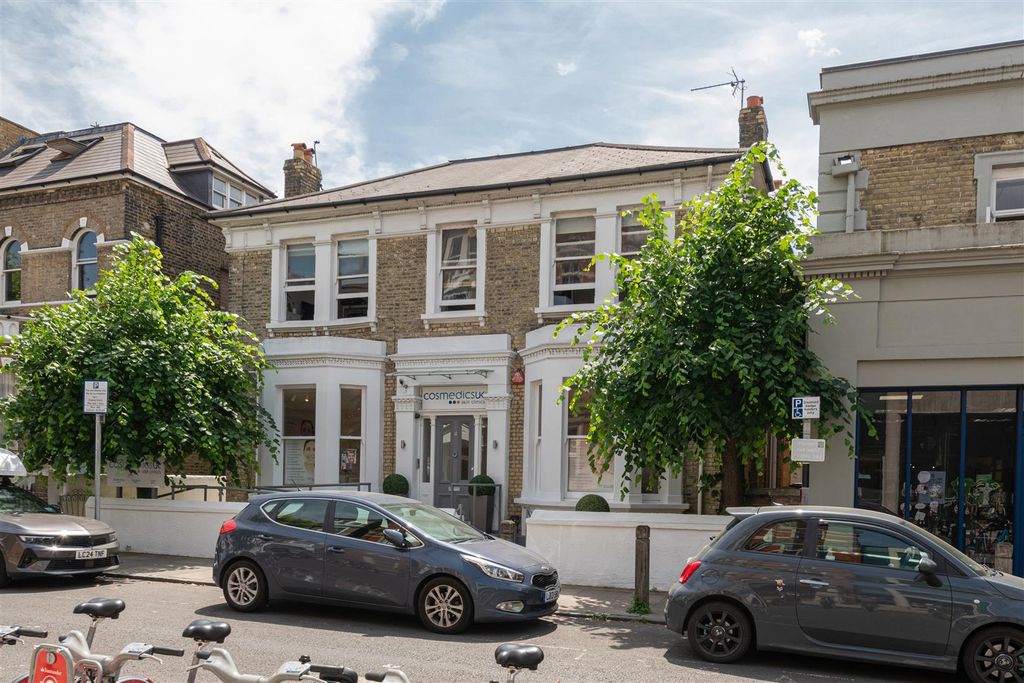 Property photo 1 of 8 Fff 4 Disraeli Rd Ext.Jpg