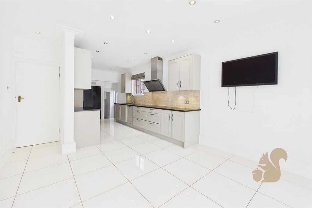 Property photo 3 of 19 Cam05668G0-Pr0010-Still015.Jpg