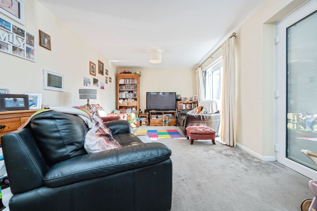 Property photo 3 of 12