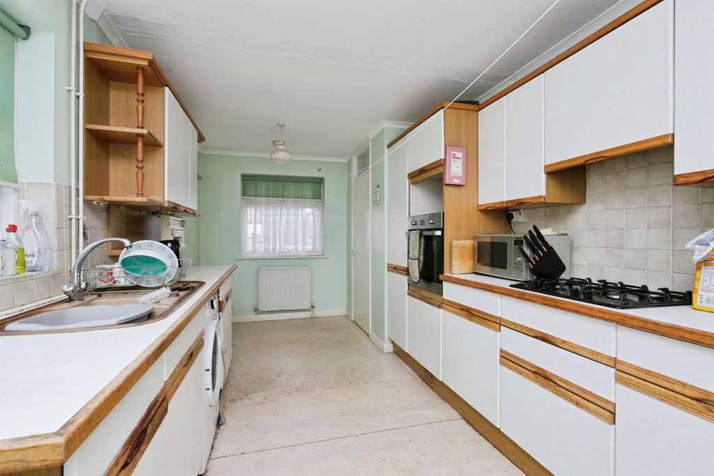 Property photo 3 of 12