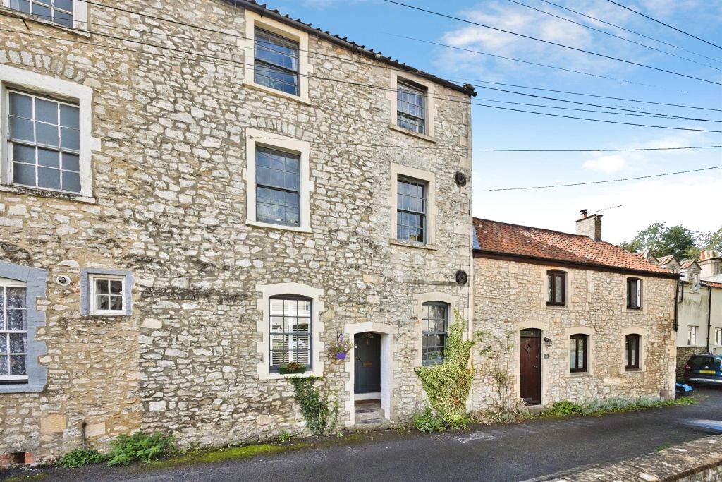Property photo 1 of 12