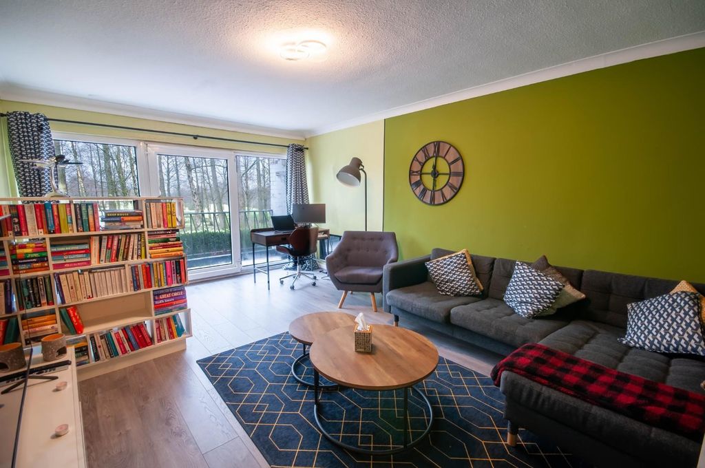 Property photo 2 of 15 Lounge