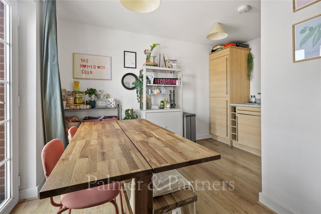 Property photo 3 of 9 Dining Area