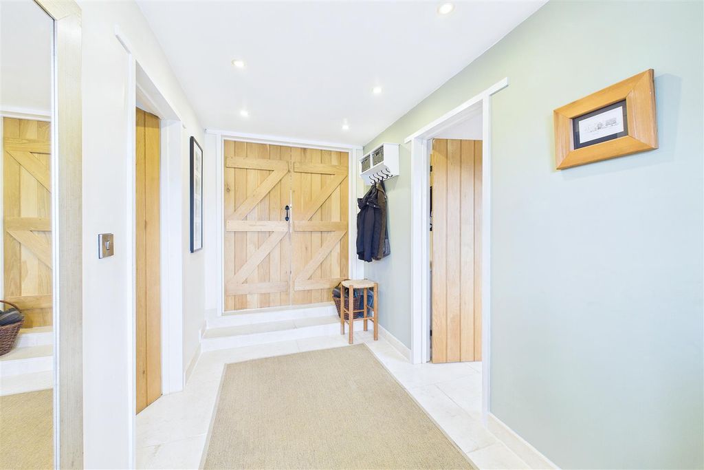 Property photo 3 of 27