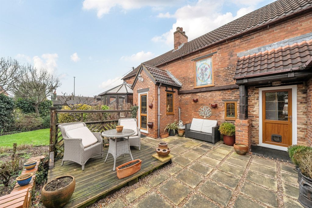 Property photo 1 of 34
