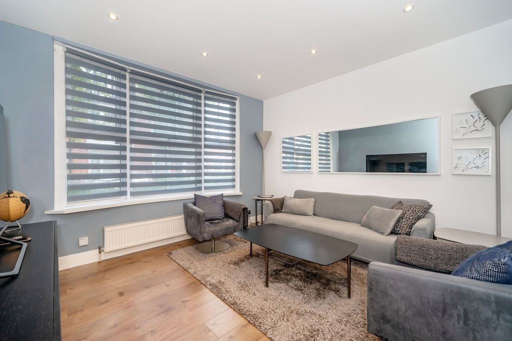 Property photo 3 of 23 11_Northcote_Aven...