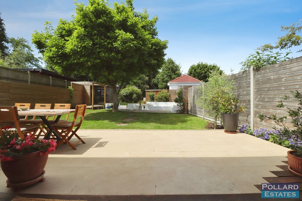 Property photo 3 of 32 Pbox-Img.Jpg