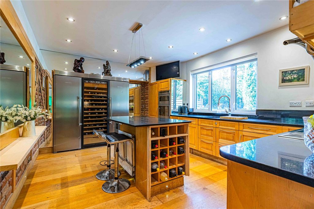 Property photo 2 of 48 Picture No. 47