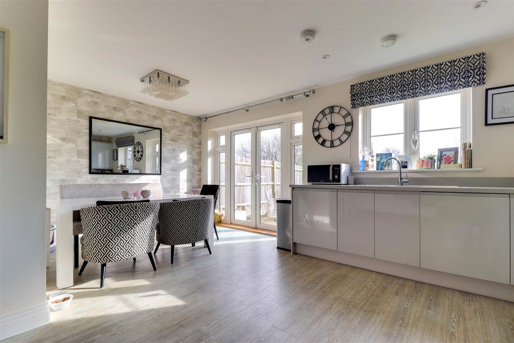 Property photo 2 of 31 20. Open Plan Reception Kitchen.Jpg