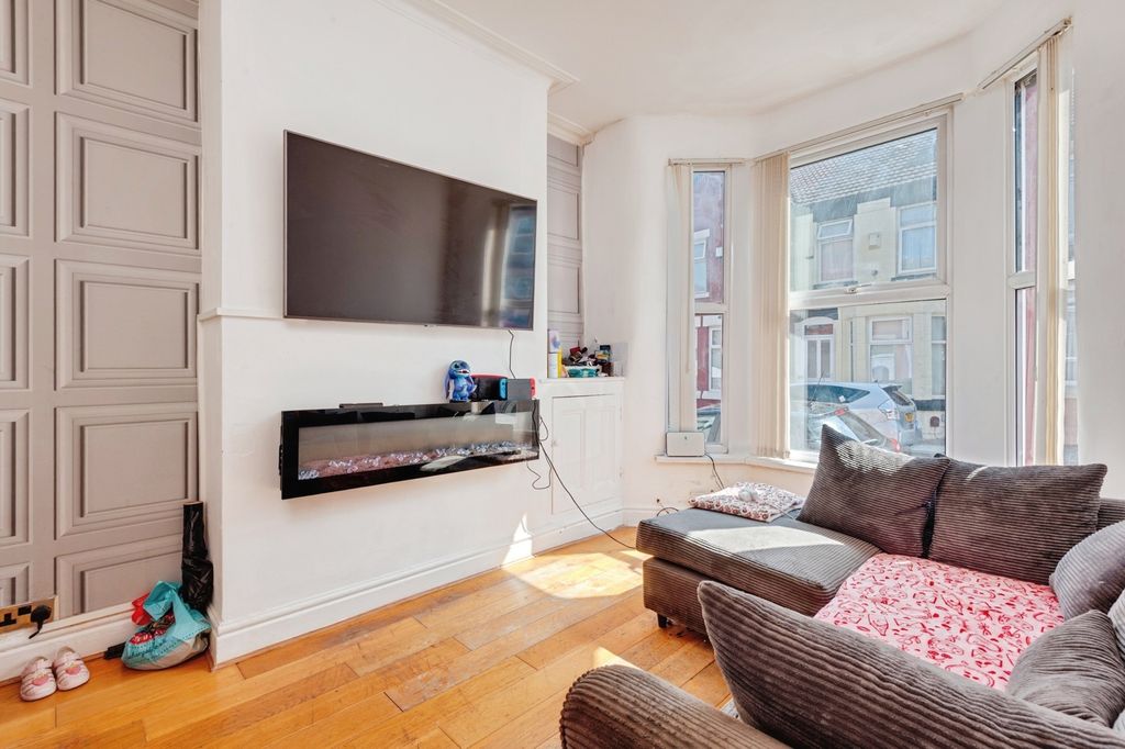 Property photo 2 of 17 Pbox-Img.Jpg