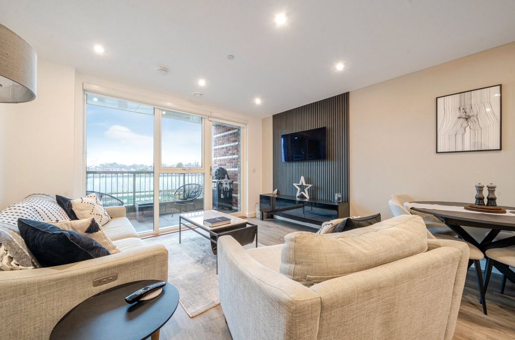 Property photo 1 of 20 Reception Room