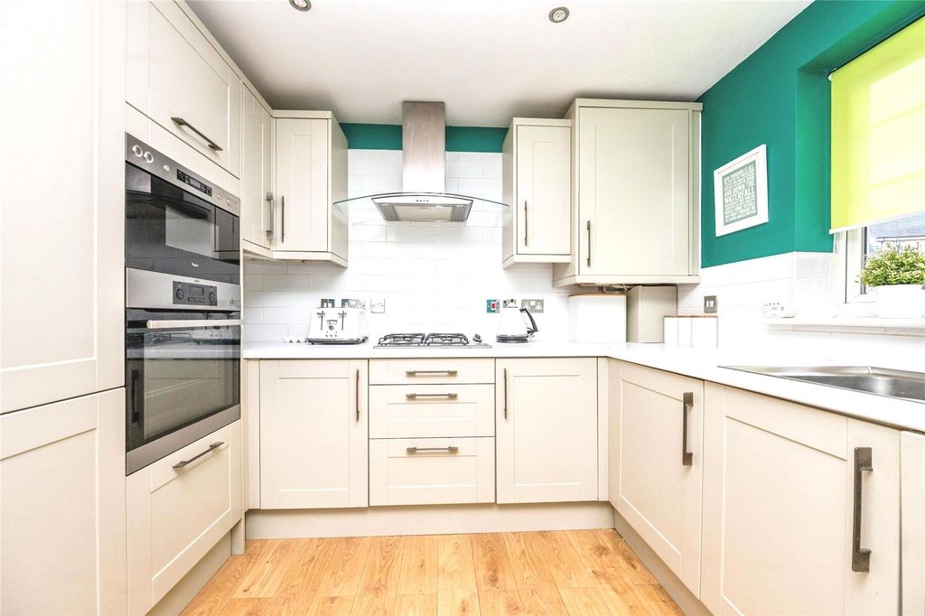 Property photo 3 of 17 Kitchen