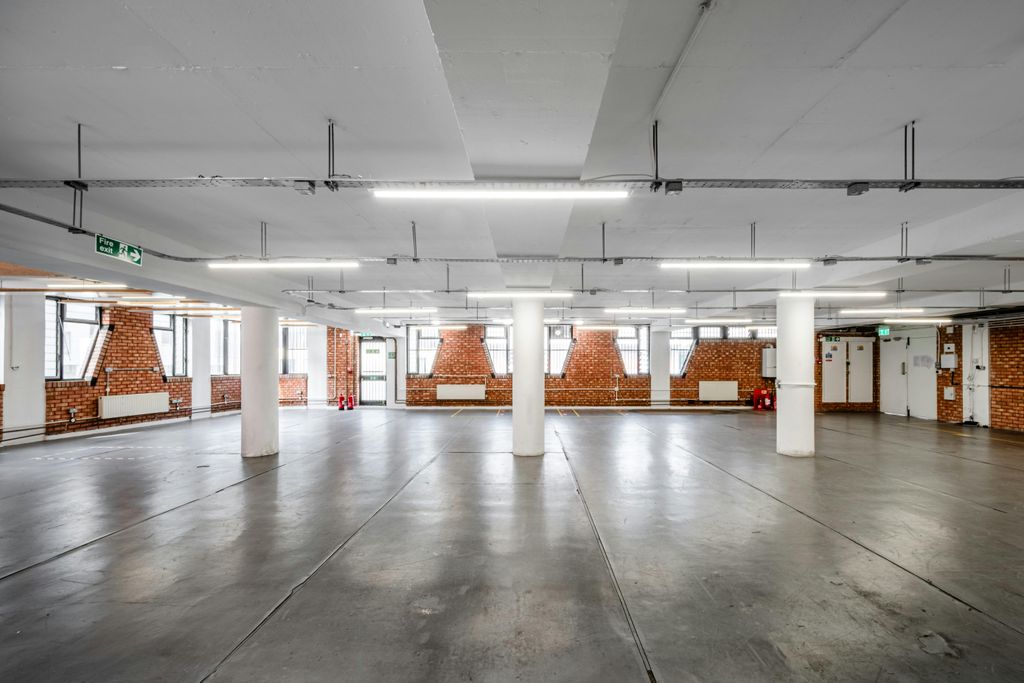 Property photo 1 of 14 Bayford St Bus' Centre U8 - Low Res 11.Jpg