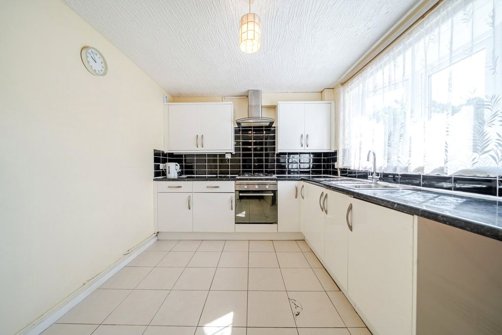 Property photo 3 of 20 Kitchen