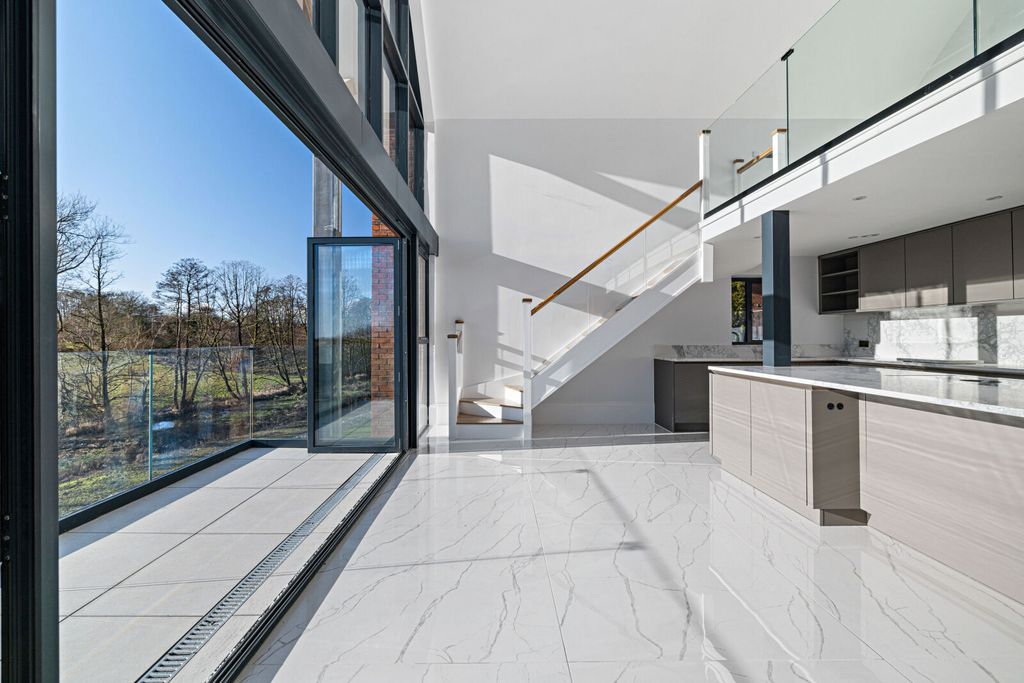 Property photo 2 of 18 Kitchen