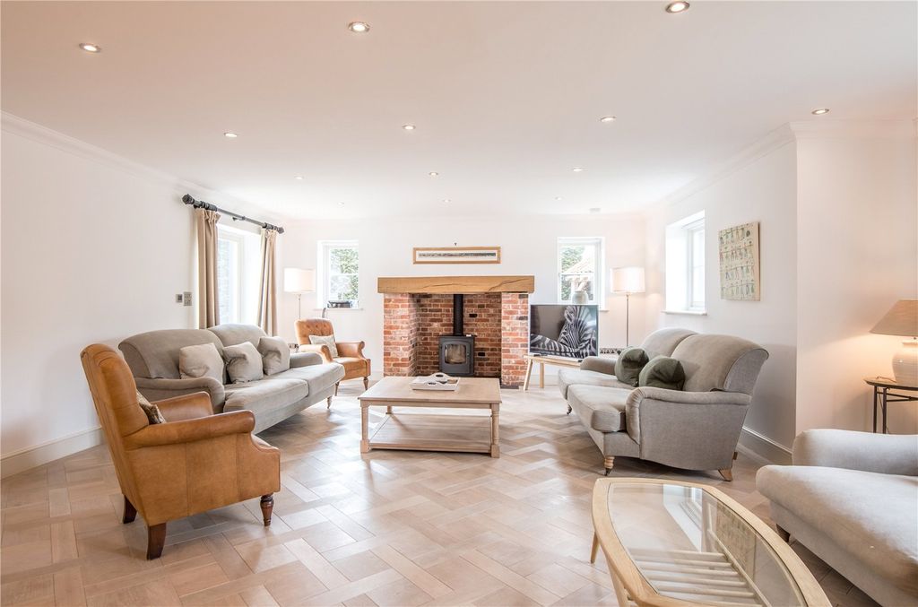 Property photo 2 of 17 Sitting Room