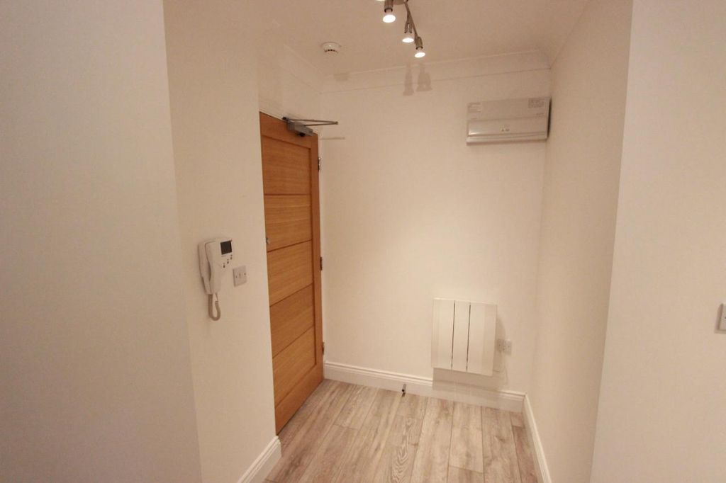 Property photo 2 of 30