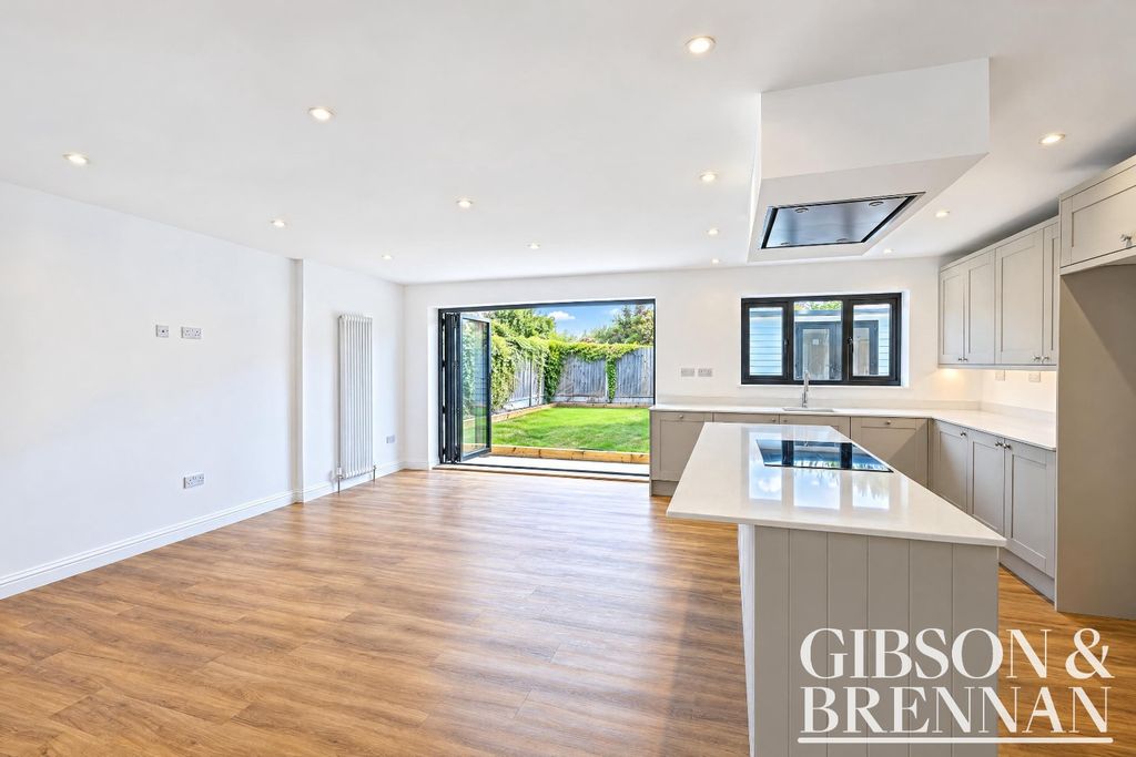 Property photo 3 of 46 5572383