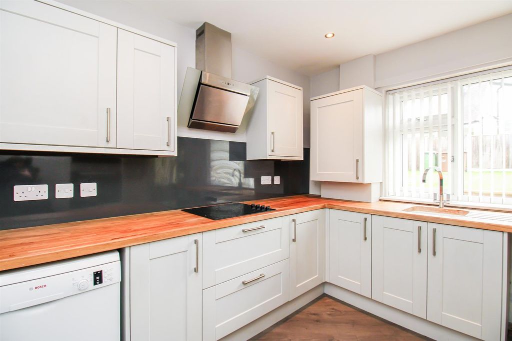 Property photo 3 of 15 Kitchen