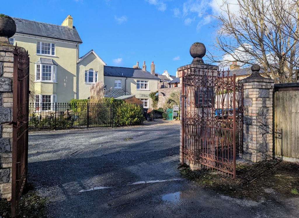 Property photo 1 of 25 Gated Entrance