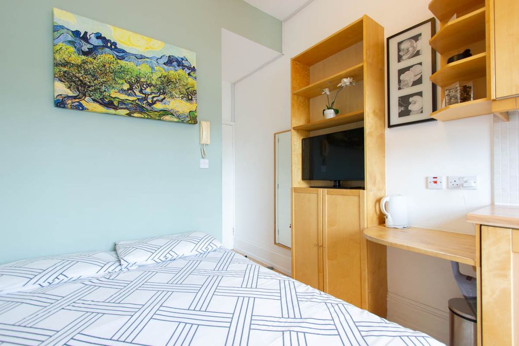 Property photo 2 of 6