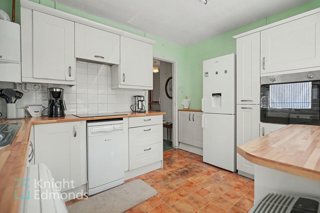 Property photo 2 of 9 Kitchen